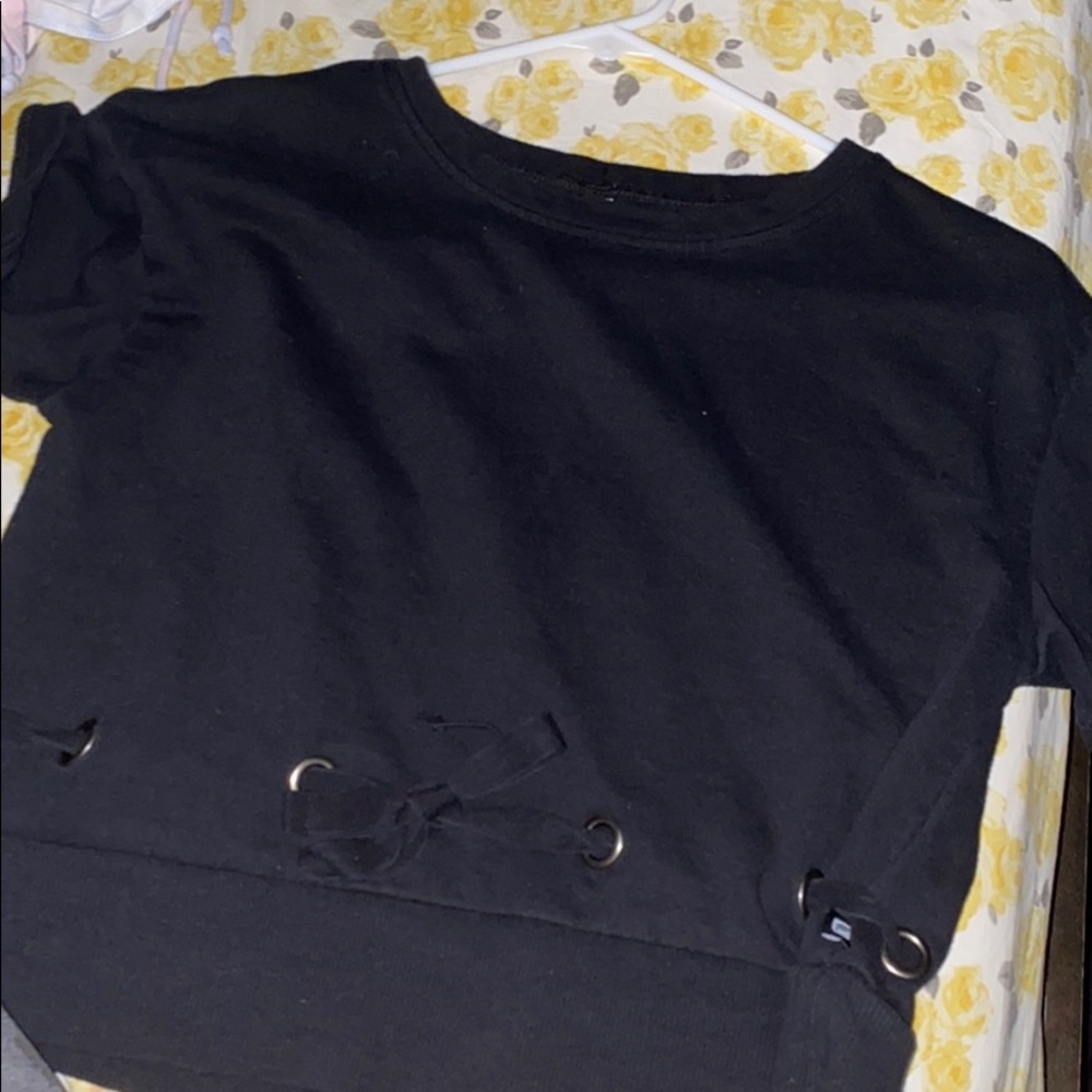 black workout tee